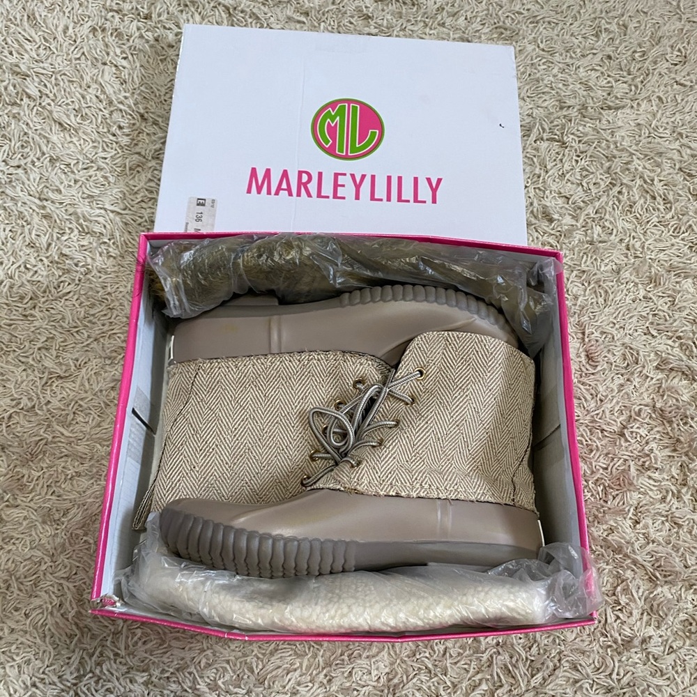 Marley Lilly Tan Duck Boots. Size 9